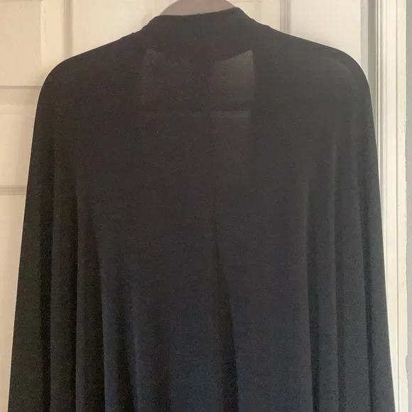 Pretty top flattering top - Picture 4 of 5